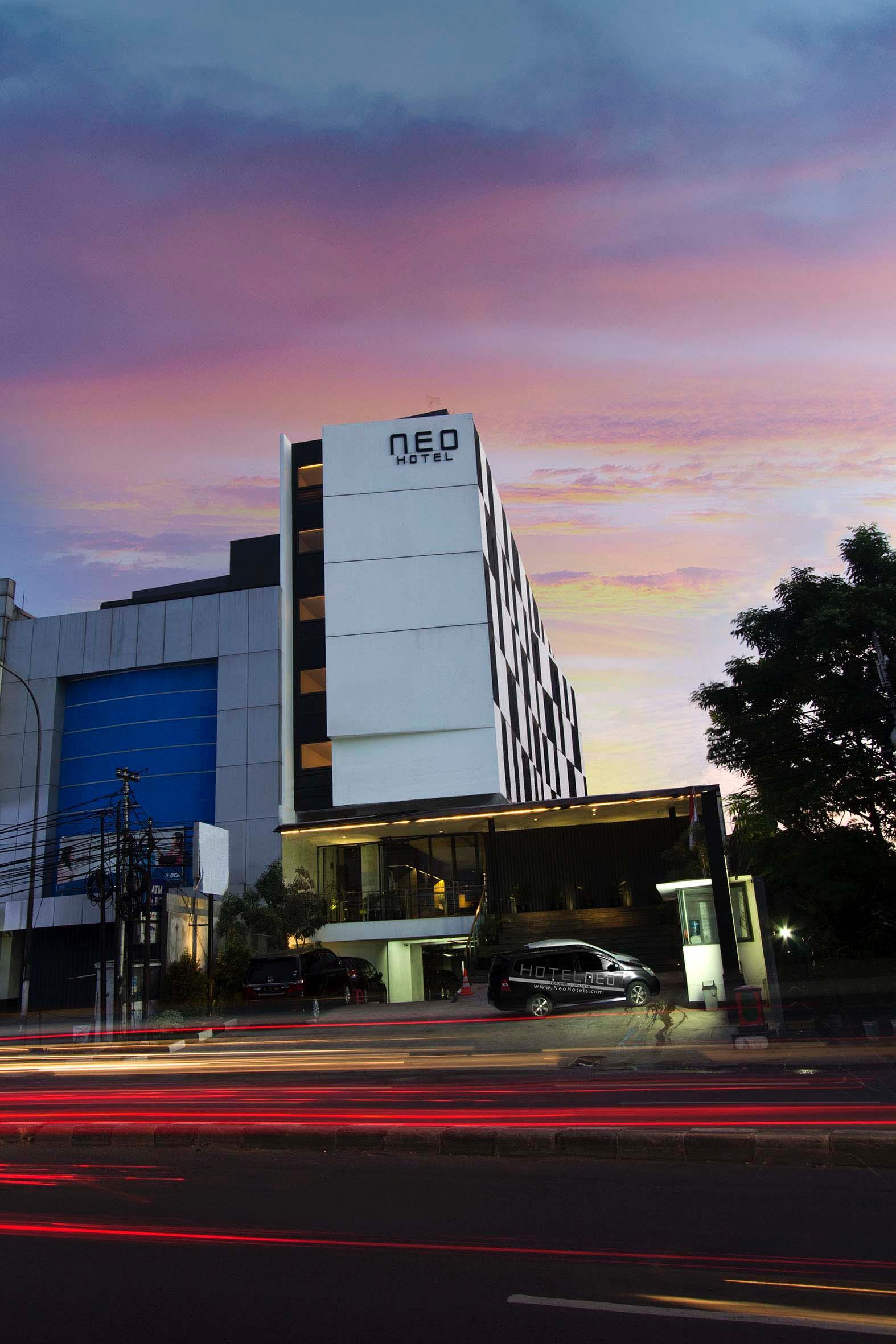 Neo Hotel Tendean Jakarta By Aston Exterior photo