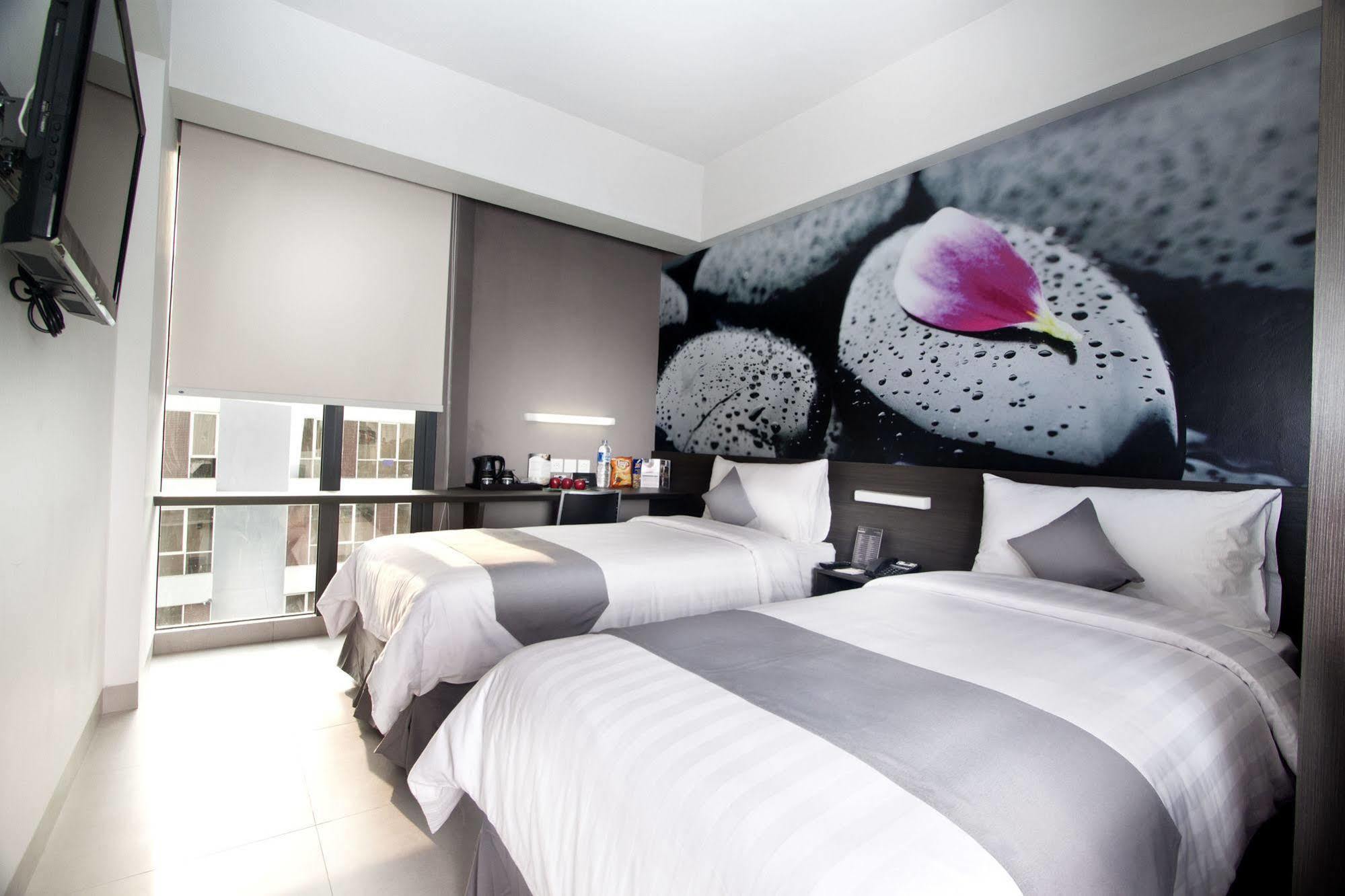 Neo Hotel Tendean Jakarta By Aston Exterior photo