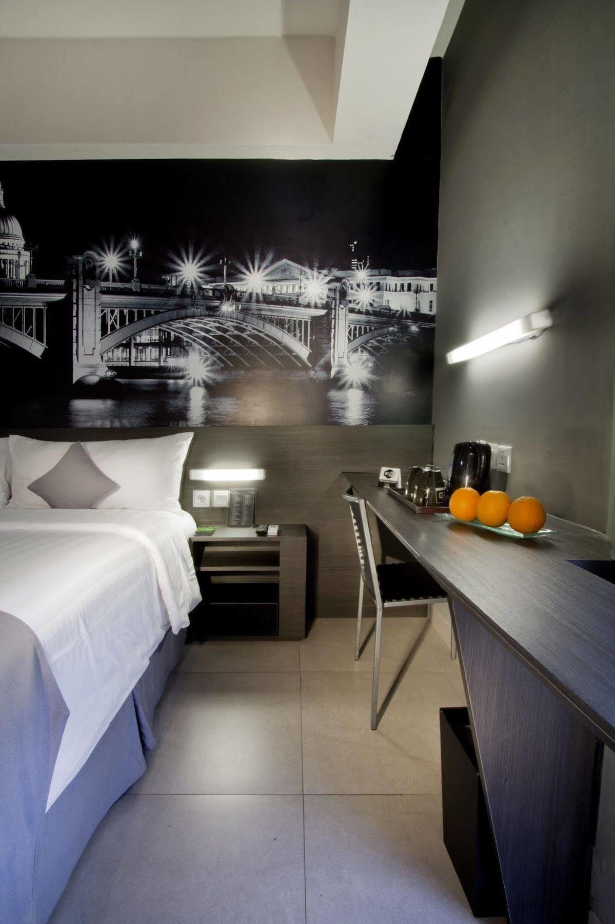 Neo Hotel Tendean Jakarta By Aston Exterior photo