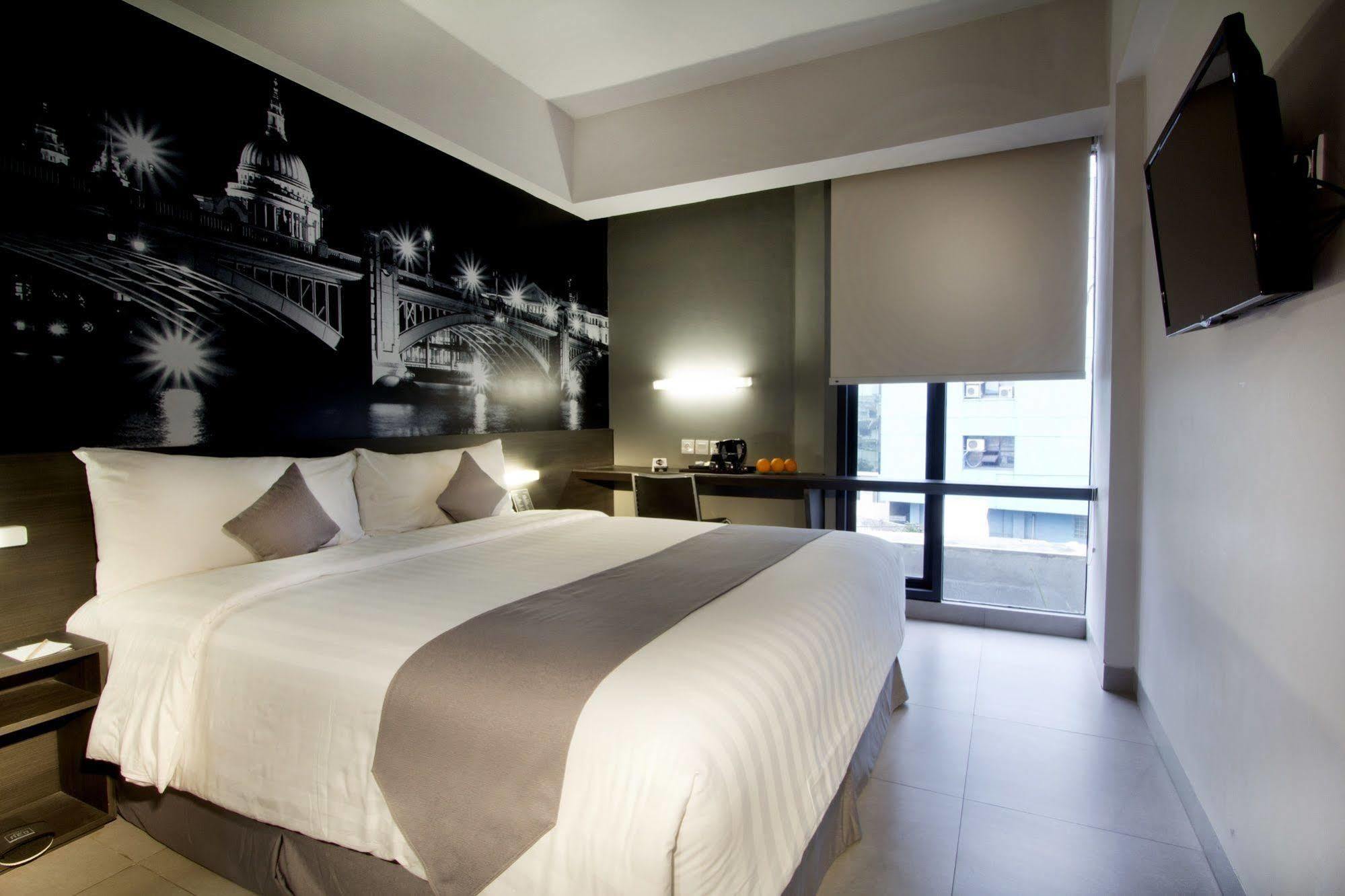 Neo Hotel Tendean Jakarta By Aston Exterior photo