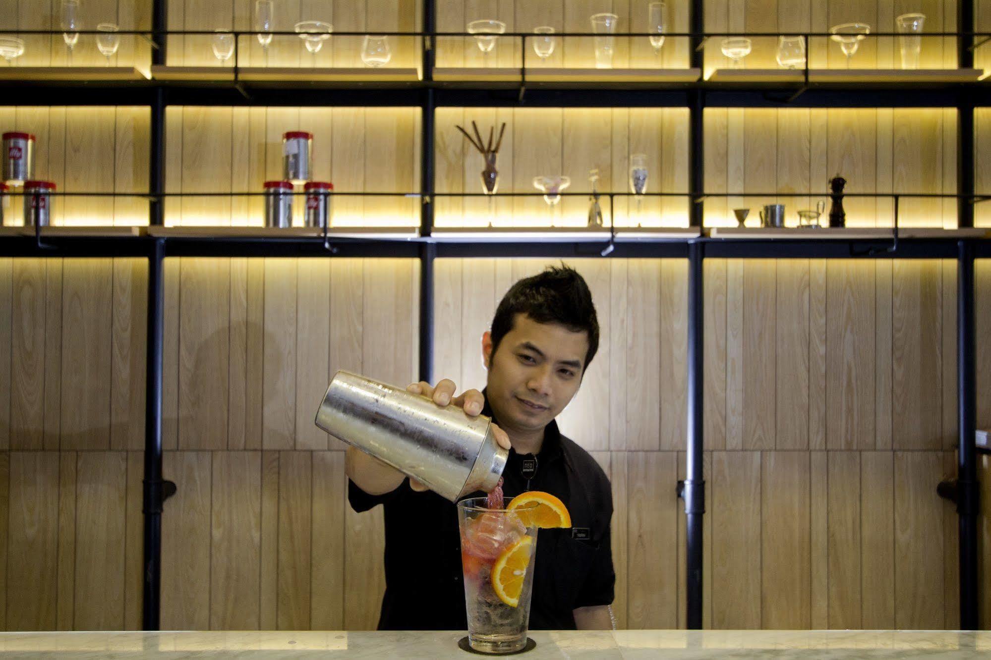 Neo Hotel Tendean Jakarta By Aston Exterior photo